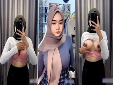 Bokep Indo Tiktoker Hijab Toket Gede Bugil poster