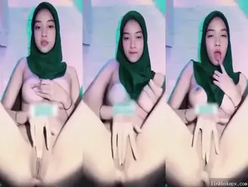 Cewek Cantik Memek Tembem Colmek Nakal, Basah dari Cipokan poster