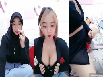 Cewek Cantik Pamer Memek Colmek Basah Lumer Hot poster