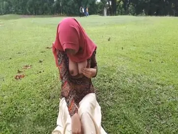 Nekat Buka Bukaan Depan Umum Hijabers Berani poster